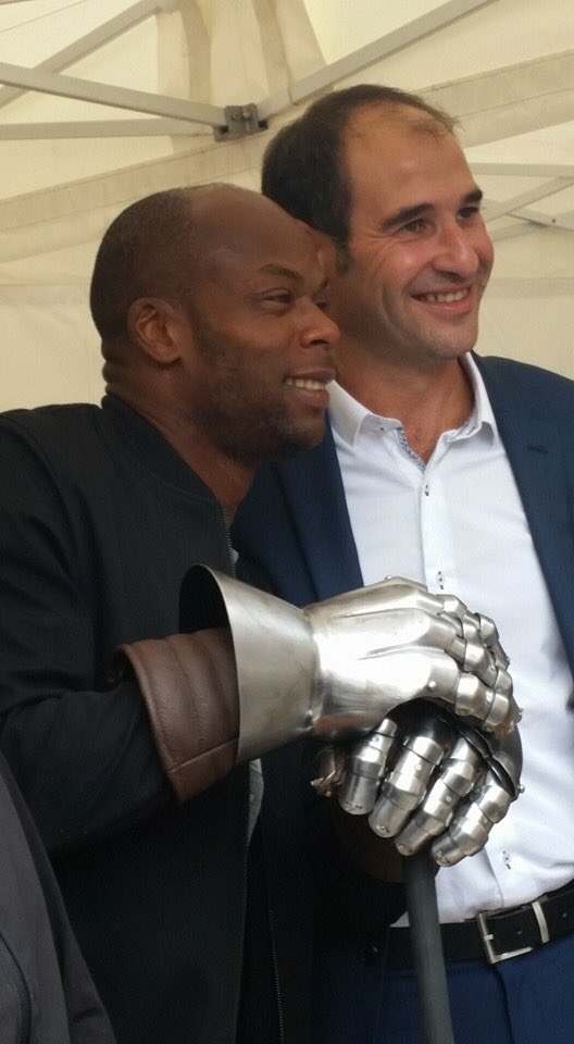 Grande classe! Elbeuf s'en souviendra. Merci pour ta gentillesse <a href="/sylwiltord/">Sylvain Wiltord</a>