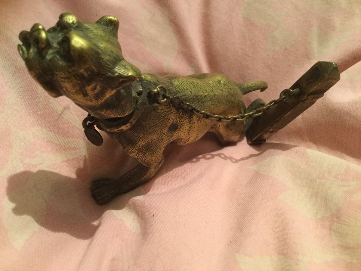 collectibulldog's tweet photo. Austrian bronze match vesta at
https://t.co/zEtEwOnTMR. #realantiques #antique #bronze #bulldog #figurine https://t.co/jrpwX8DEIP