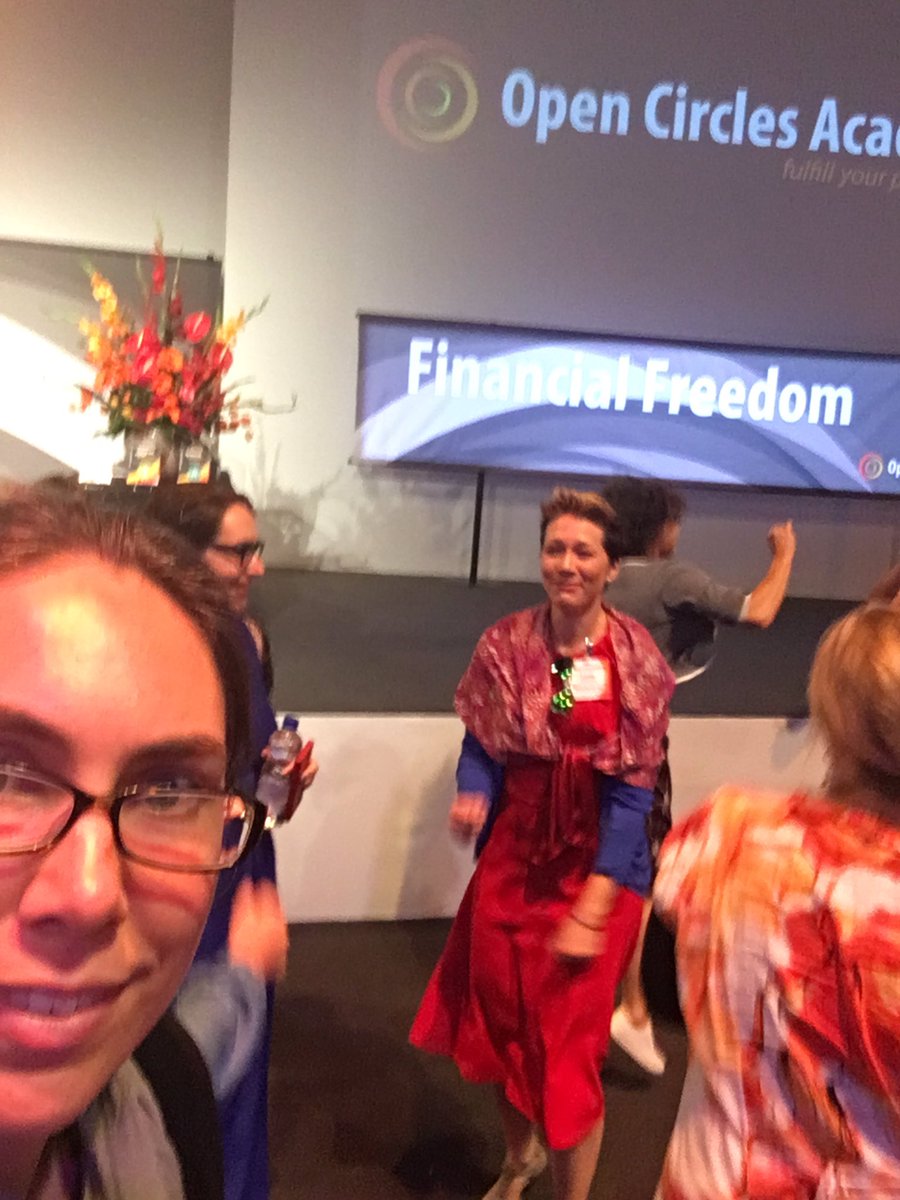 LCMoningka's tweet photo. Opwarmen voor een nieuwe sessie met 'I gotta feeling'. Marketing, bring it on! #opencircles https://t.co/YRHkHNzALy