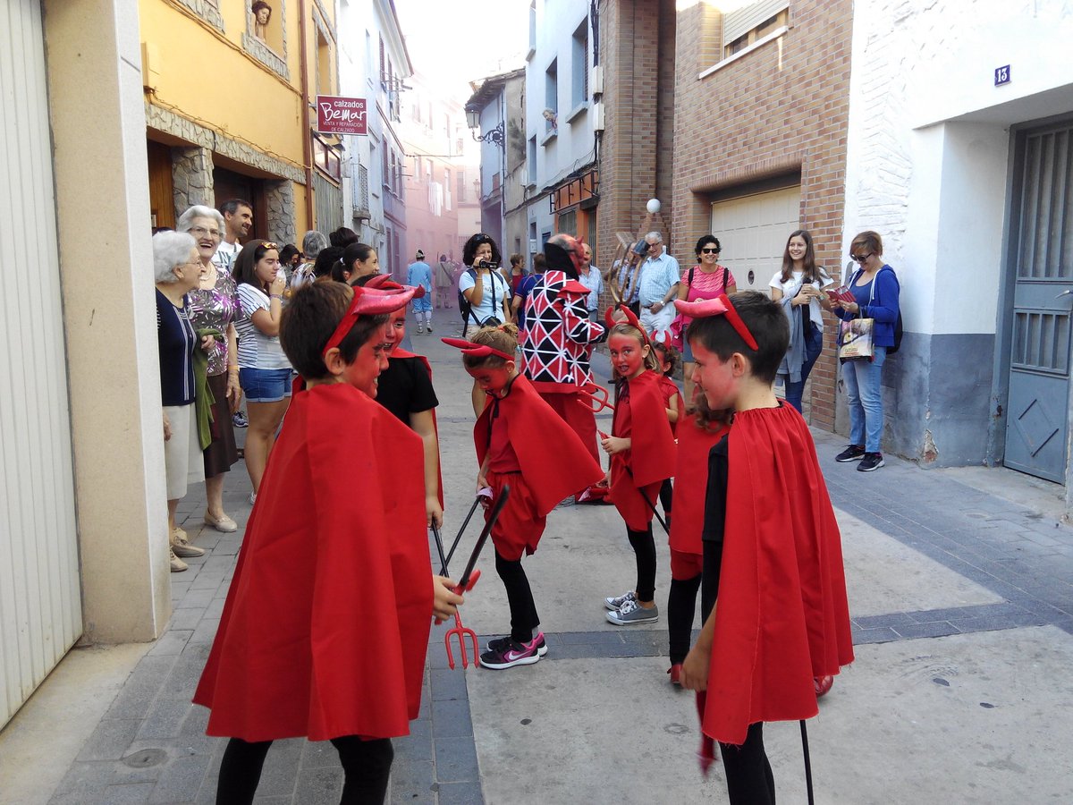 sevegodina's tweet photo. #DanzedeCabañas2016 #20años #Cultura #Participación #LaAlmunia #Pasandolobien #BuenVivir @PilarBernado @vickyhayw_rd https://t.co/S4thd1iGzI