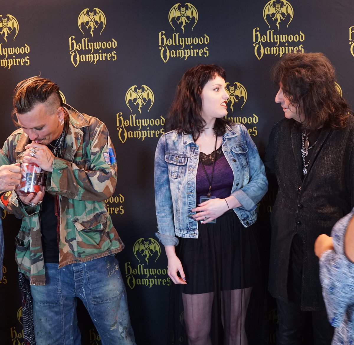 DarkTeFak's tweet photo. I must say I had the best summer EVER!! #JohnnyDepp #alicecooper #joeperry #hollywoodvampires #meetandgreet https://t.co/pe8tlAU8ej