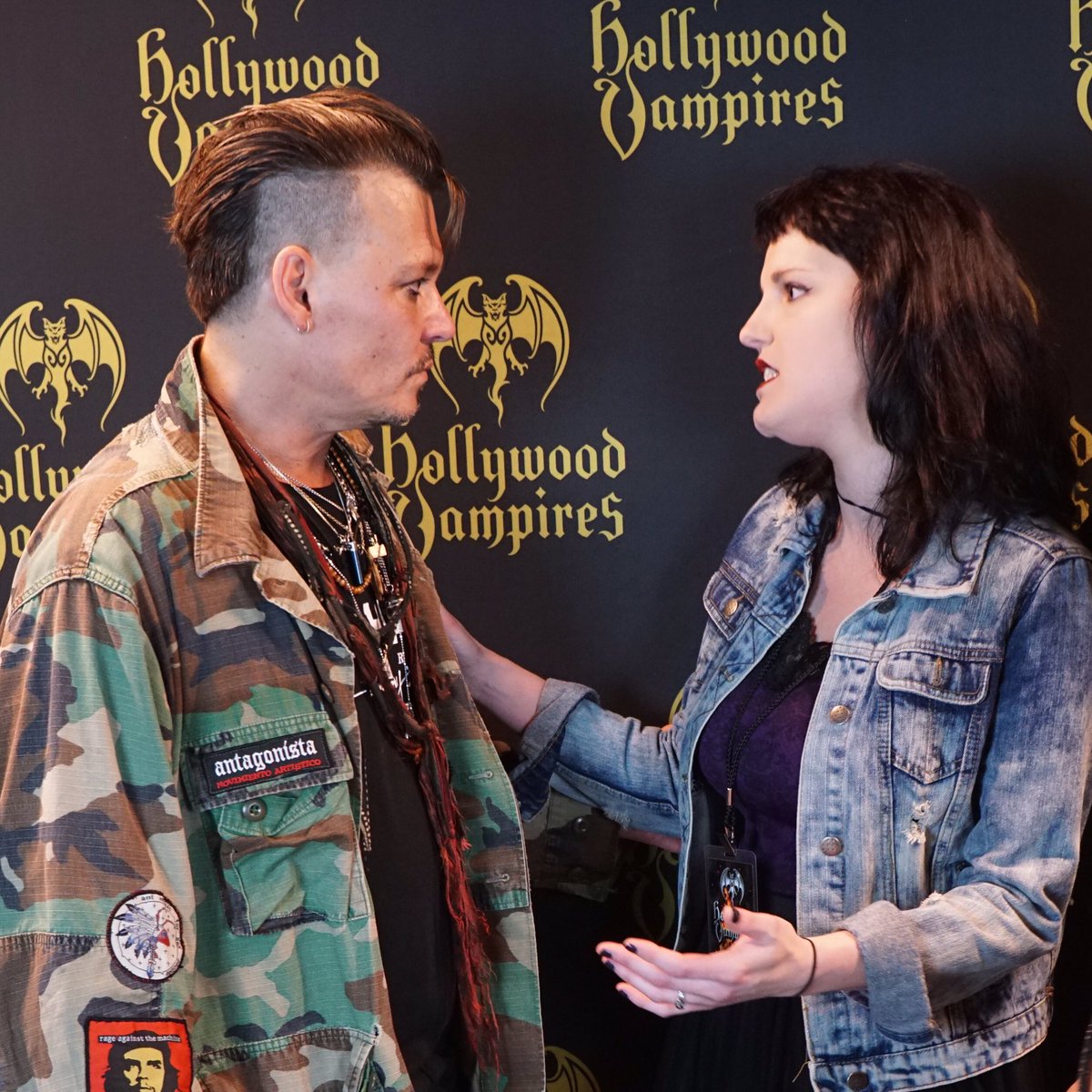 DarkTeFak's tweet photo. I must say I had the best summer EVER!! #JohnnyDepp #alicecooper #joeperry #hollywoodvampires #meetandgreet https://t.co/pe8tlAU8ej