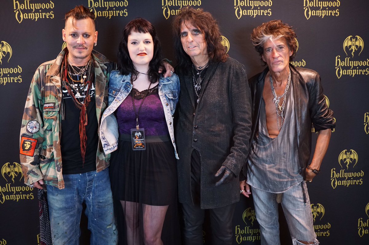 DarkTeFak's tweet photo. I must say I had the best summer EVER!! #JohnnyDepp #alicecooper #joeperry #hollywoodvampires #meetandgreet https://t.co/pe8tlAU8ej