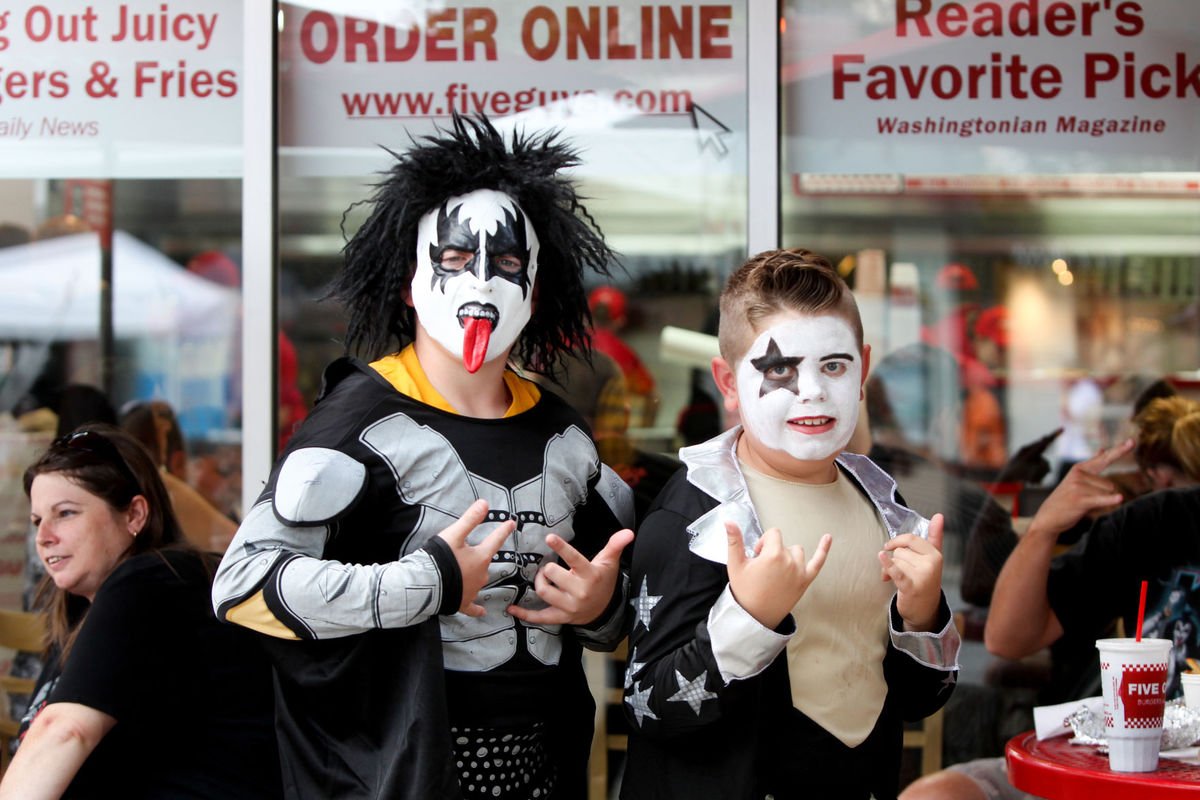kiss's tweet photo. #KISS rocks and rolls all night at @BigSandyArena Huntington, WV. #FreedomToRock https://t.co/n04dvtVmm2 https://t.co/QOZ1w43HVo