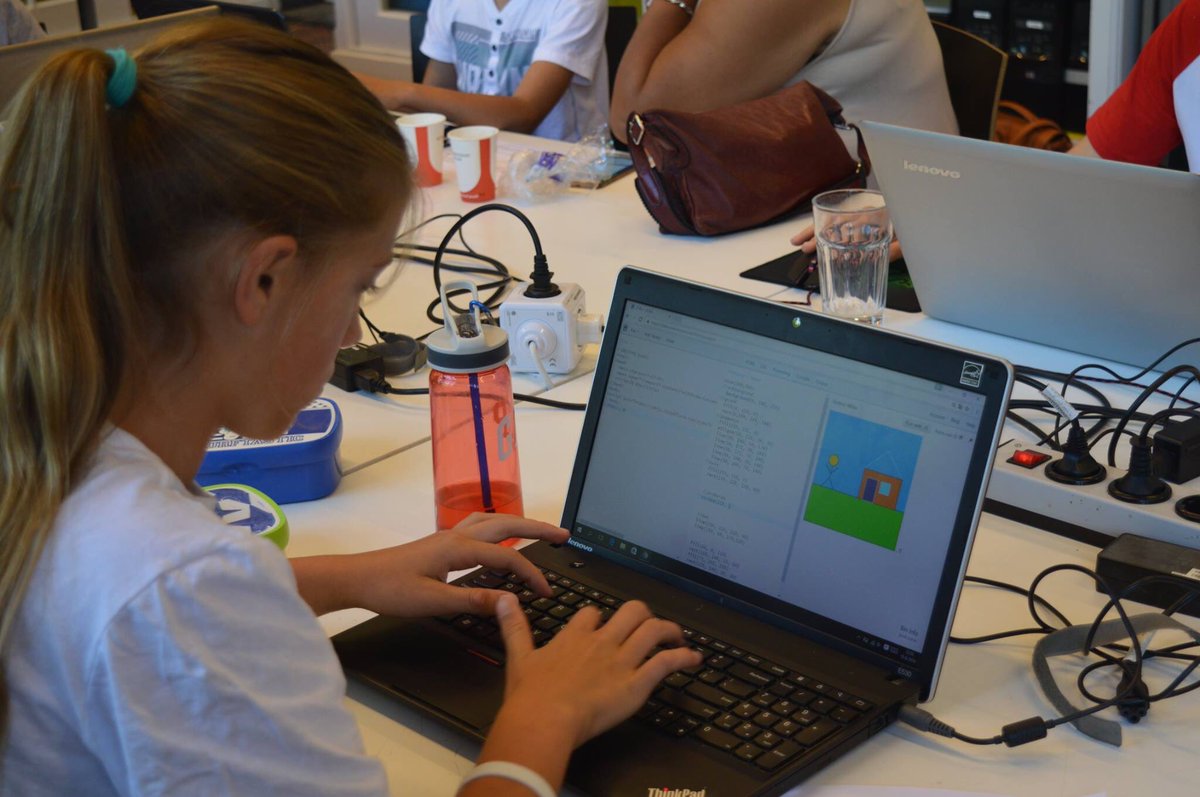 Coderdojo020's tweet image. Afgelopen zaterdag een superleuke bijeenkomst gehad.Programmeren met #processingjs!#dojopics @CoderDojoNL @coderdojo