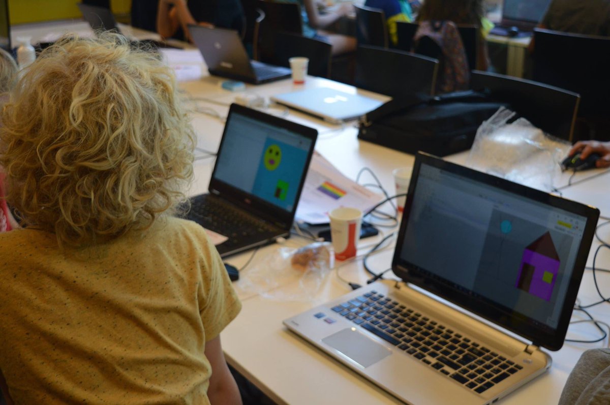 Coderdojo020's tweet image. Afgelopen zaterdag een superleuke bijeenkomst gehad.Programmeren met #processingjs!#dojopics @CoderDojoNL @coderdojo