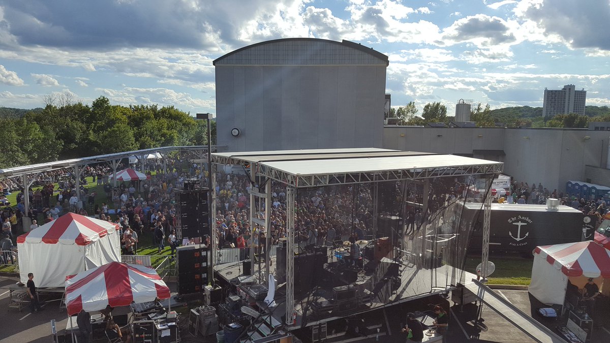 summitbeer's tweet photo. Thanks to everyone who came out for our #BackyardBash2016. We have a lot of pics to share over the next few days! https://t.co/Iiwb4N8x6U