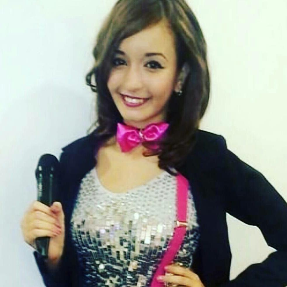 AshleyyTeam's tweet photo. Y apareciste Tú, Para cambiar mi vida🎤 @Ashleymusica •£rika• https://t.co/Po5MUOfIiO