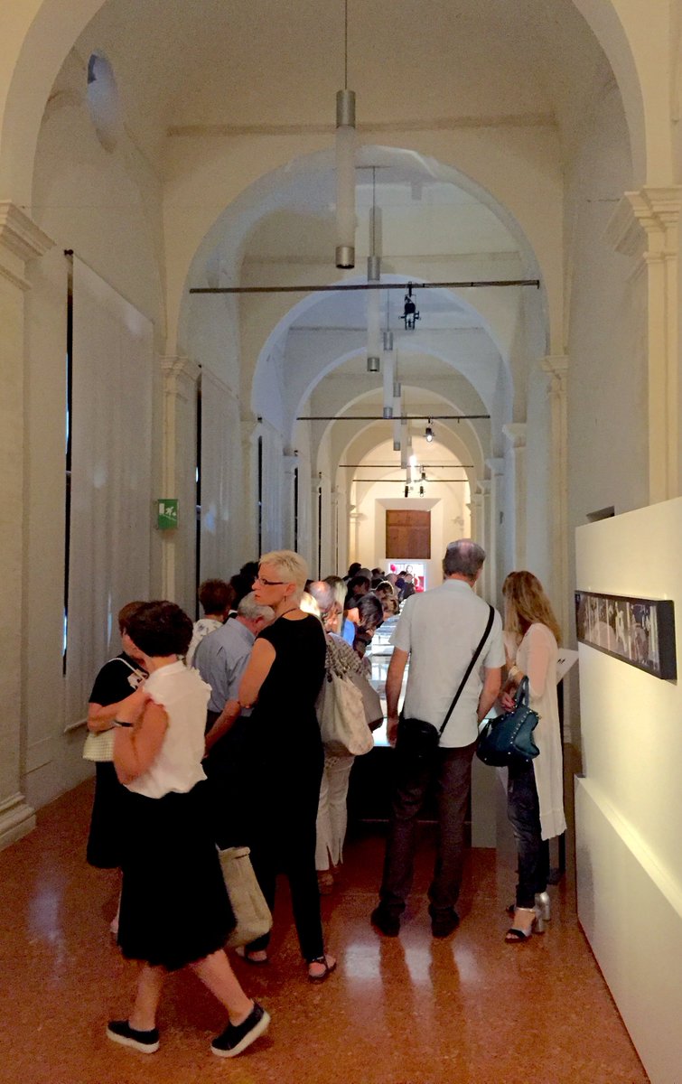 BELLA GENTE TANTA GENTE IERI all'inaugurazione della Mostra Newton a Palazzo Pio. #helmutnewton #carpifashionsystem