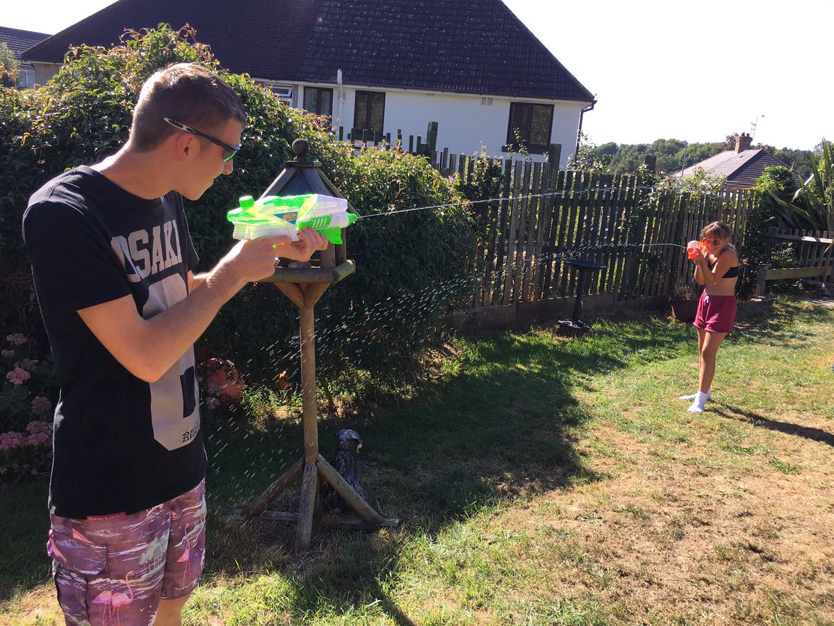 KathleenHands77's tweet photo. @LarchwoodPS Enjoying this glorious weather #WaterGunFun :) https://t.co/zZErlNCAEE