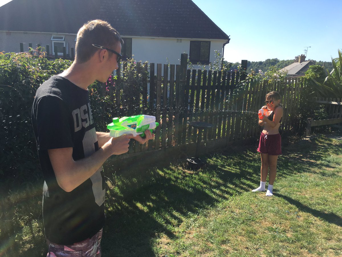 KathleenHands77's tweet photo. @LarchwoodPS Enjoying this glorious weather #WaterGunFun :) https://t.co/zZErlNCAEE