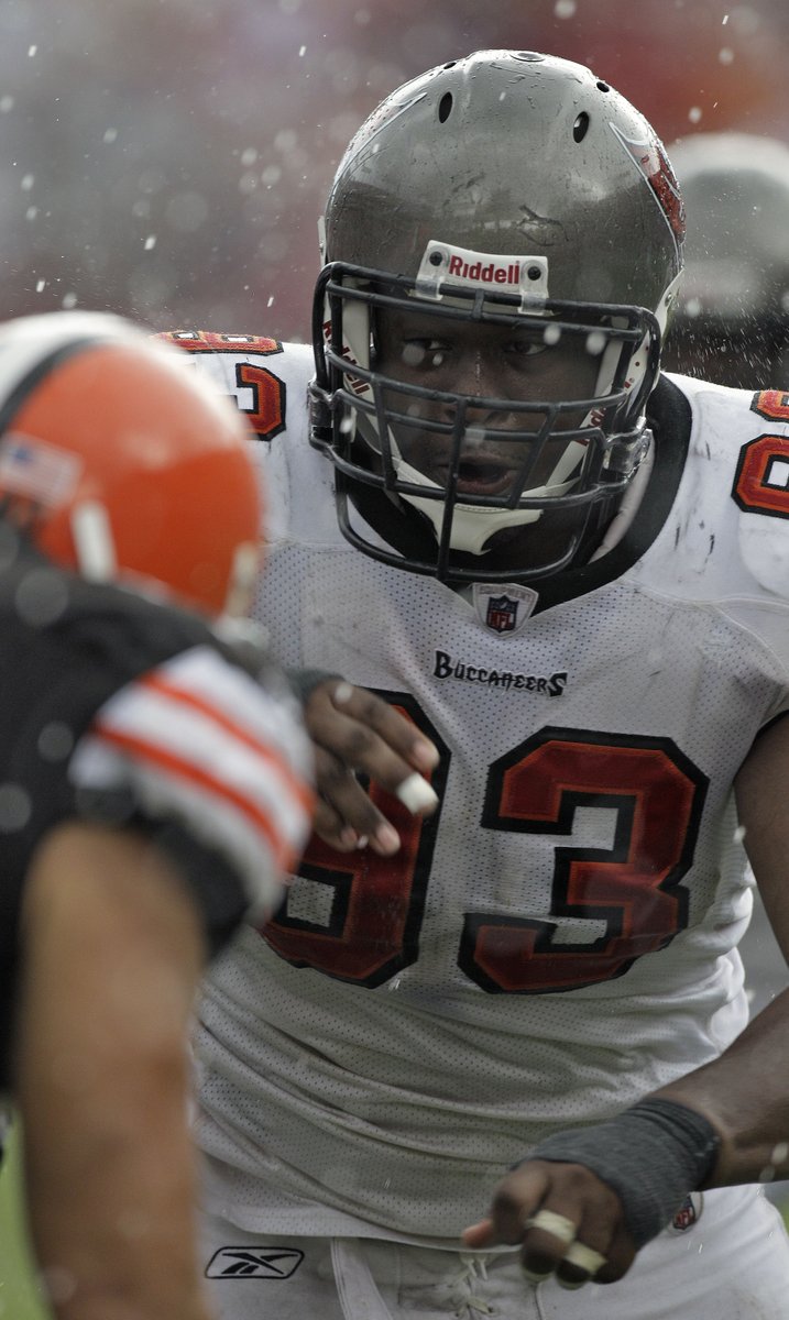 Geraldini93's tweet photo. My first NFL game!! 6 yrs later and we're back at it again!! Time to work!! https://t.co/FvK8EQcvOl