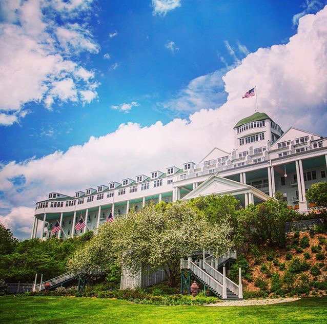GrandHotelMI's tweet photo. Looking for a quick getaway? How about $129 per person w/dinner and full breakfast Tuesday 9/13? Call 800-334-7263 https://t.co/WYiqUjcmFF