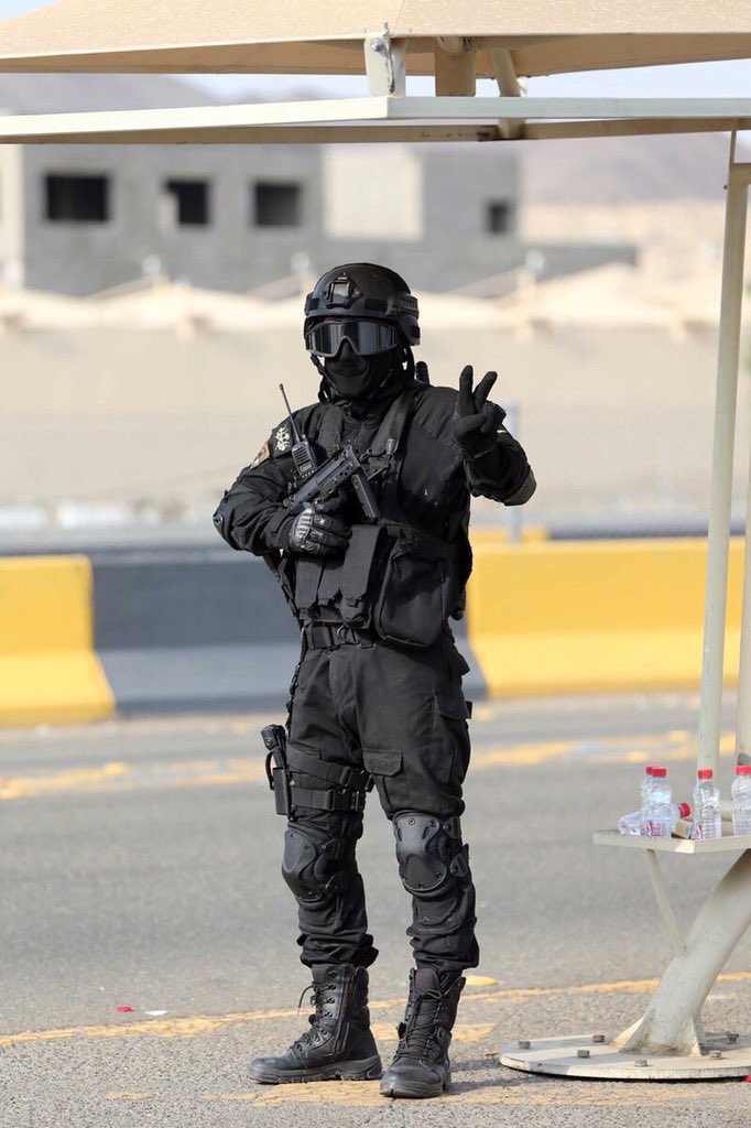 والله ياخوان تنظيم يدعو للفخر ومنظر يثلج الصدر ولاشوف فيه تقليل لعمل رجال الامن جزاهم الله خير جزاء
#شكرا_رجال_الامن