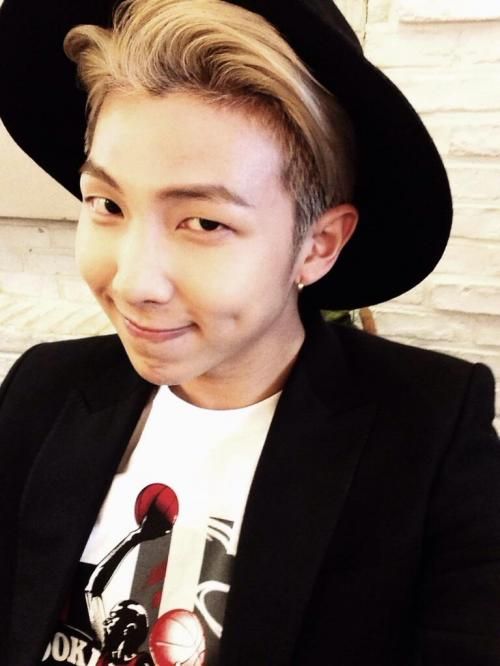 I_lost_my_wig's tweet photo. 2016.9.12 남준아 생일축하해 #HappyNamjoonDay  #랩몬때문에_심장이_덜렁거려가지고 #남준_태어나줘서_고마워 #HappyRMDay #RMDimples https://t.co/SBTvX9niUK