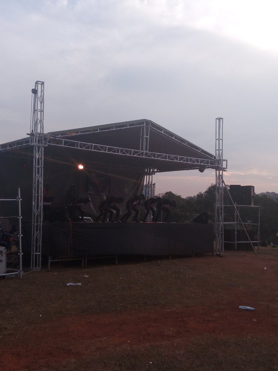 JCLabelUg's tweet photo. #DFConcert16 @stormriders on stage @DiamondKarine https://t.co/HFDqwrICMm