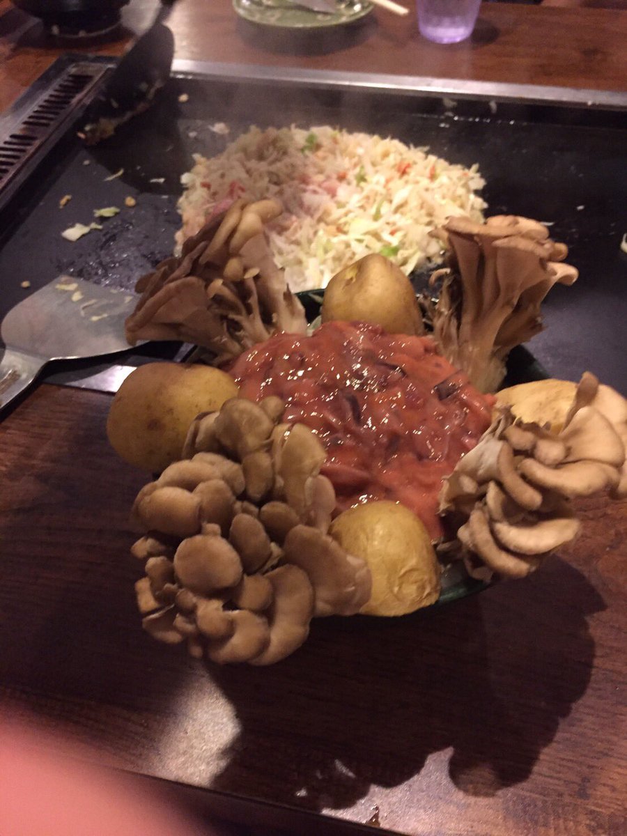 fa10021's tweet photo. 乃木坂聖地巡り行ってきました。
ジャマイカもんじゃ思ったよりうまかったです笑
紀の善のクリームあんみつ白玉2個のせも美味しかったです！ https://t.co/5Kg3j0gUlm