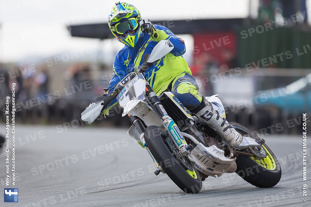 styleimagephoto's tweet photo. Top riding @crazyhodgson 6 out of 6 for the weekend. @FIMASupermoto @supermotouk https://t.co/kJAzEJsN1Z