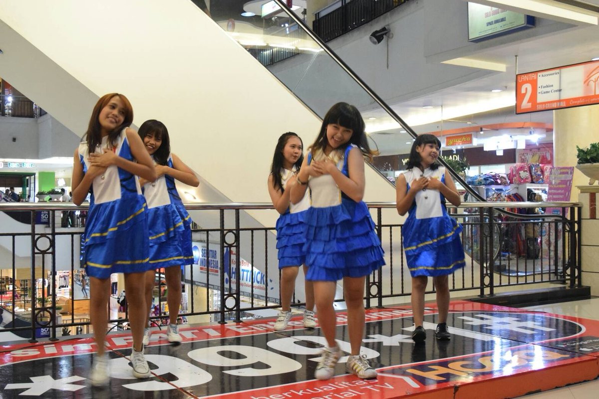 Otsukare semua ❤️❤️❤️
Perfome kemarin di solo grand mall 
Be a nice 😻
Arigatou ~ see u next event semua😊😊