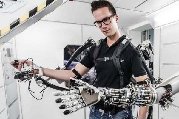 gp_pulipaka's tweet image. #IIoT to Create #Telerobotics in #Manufacturing. #BigData #MachineLearning #DataScience #AI
buff.ly/2c6WcdG