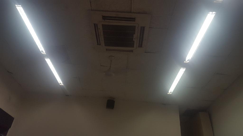 WeeWake88's tweet image. @sureshpprabhu its #frustating When #train #running_late by 3.35hrs,at origin station &amp;amp; ac @ 2ac waiting room r dead