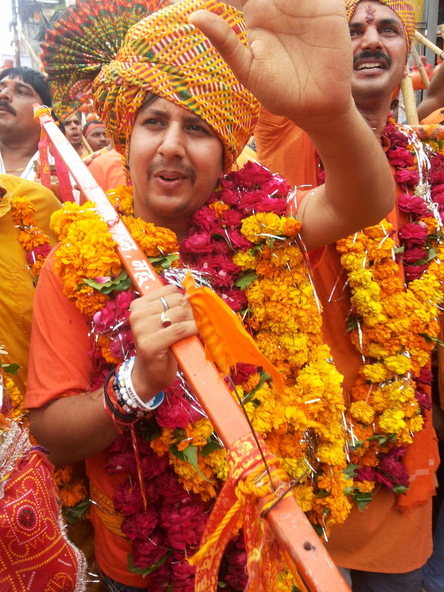 LokeshVijayvar2's tweet photo. आकाश जी  ने संस्कृति कि जो लहर दौड़ाई है वो इसी तरह आगे बढ़ती रहे, जन्मदिन मुबारक हो। #HBDakashJi #मैै_अक्सर https://t.co/RaWseVZUKi