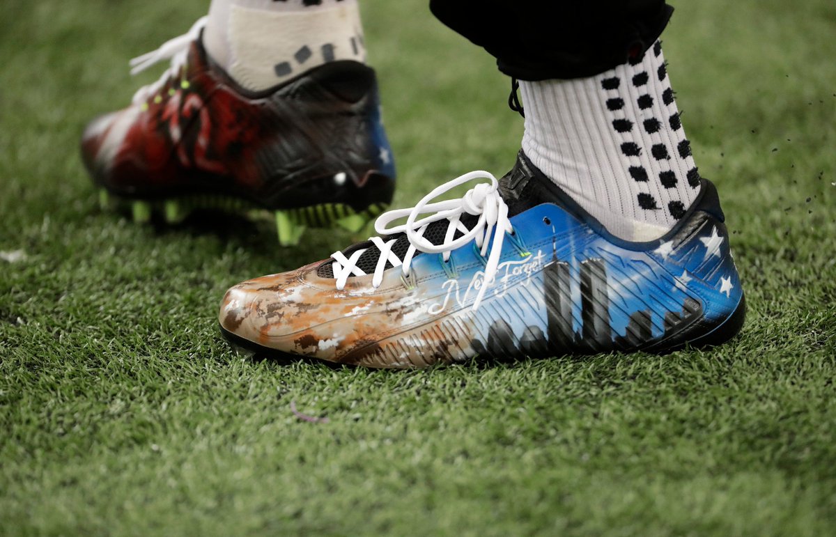 ESPNNFL's tweet photo. .@juliojones_11's cleats today = 💰💰💰 https://t.co/WSdbtAOnts