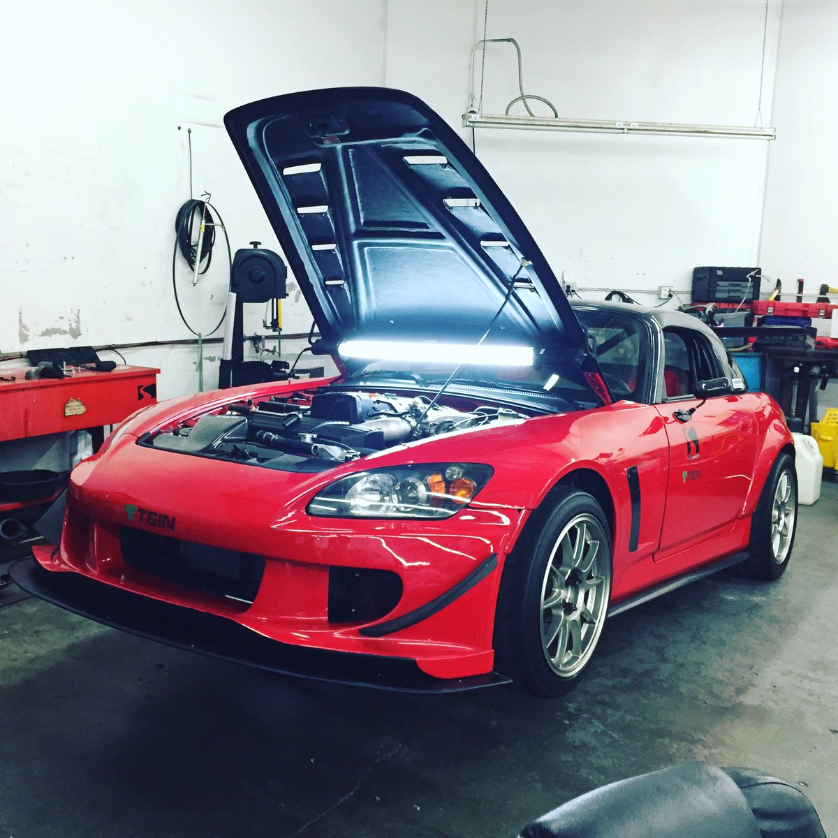 vtecacademy's tweet photo. #S2000 #sunday Working the night shift on the #k24s2000 #kswap #ktof #asm #tein @sportcarmotion https://t.co/K9kjxZETR9
