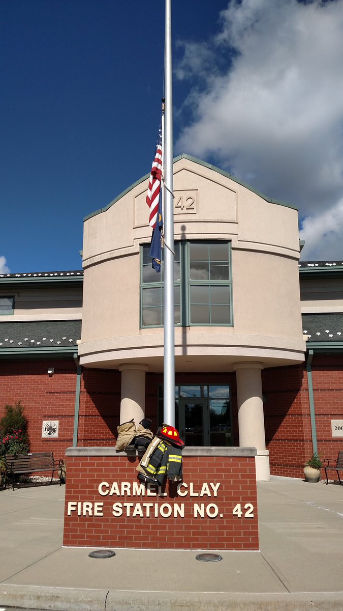 RealtreeCarl's tweet image. Paying our respects from our house for our fallen brothers and sisters on this day!!! Never forget!!!