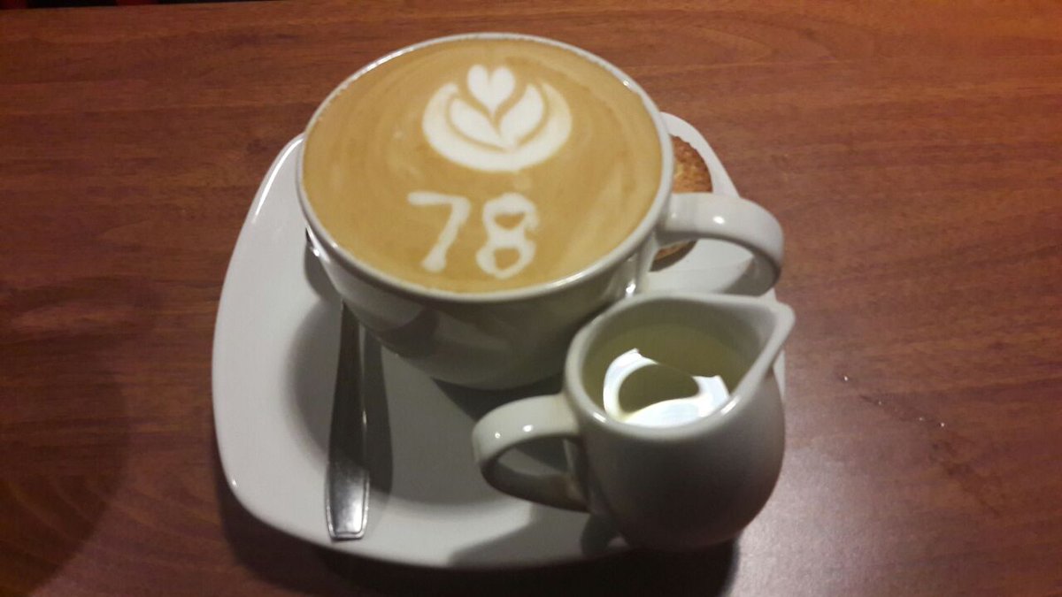 Pk78lpdp's tweet photo. Meski kopi ini pahit,tp senyummu buatnya jd manis Lho 😊 Satu dua kucing brlarian,esok sambut ceria hr raya qurban! https://t.co/lLQGhoT3Hr