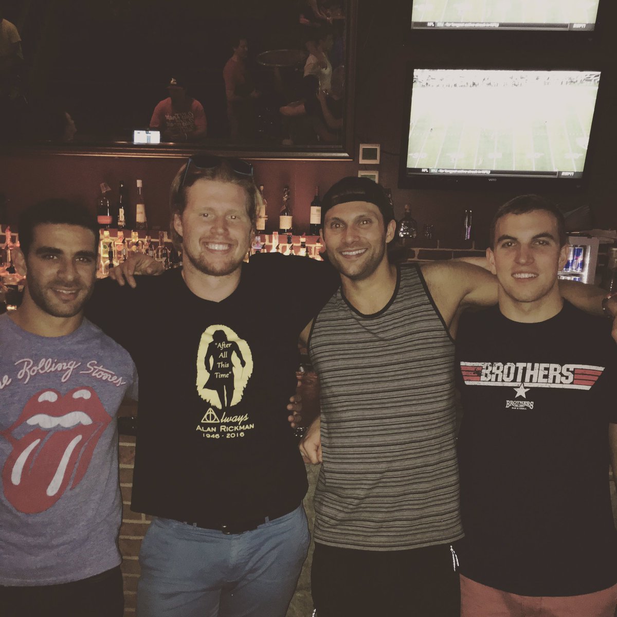 swimiller's tweet photo. The best room mates😆!! Love these guys🙌🏼 https://t.co/Cj6YuP6uBY