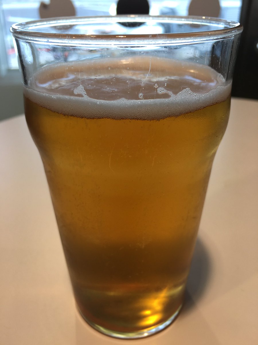 BaggersIO's tweet photo. First image: delay by @airberlin at ARN. Second image: delay by @airberlin at DUS. Your airline sucks! https://t.co/18s9yuGSyA