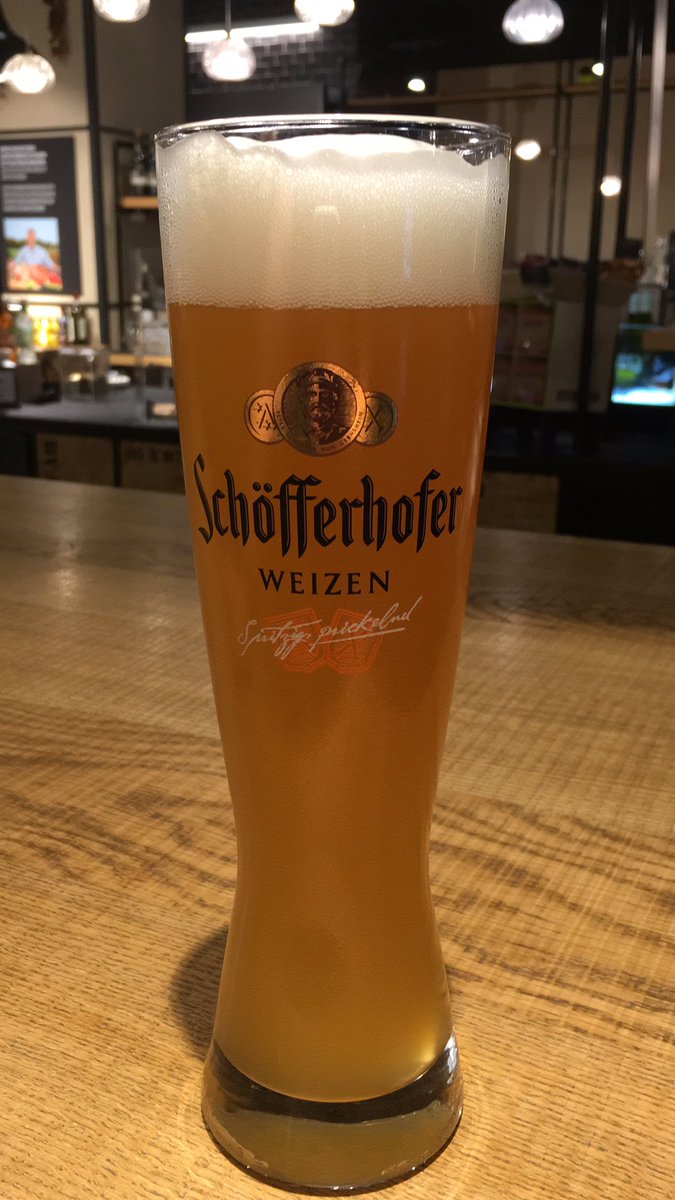 BaggersIO's tweet photo. First image: delay by @airberlin at ARN. Second image: delay by @airberlin at DUS. Your airline sucks! https://t.co/18s9yuGSyA