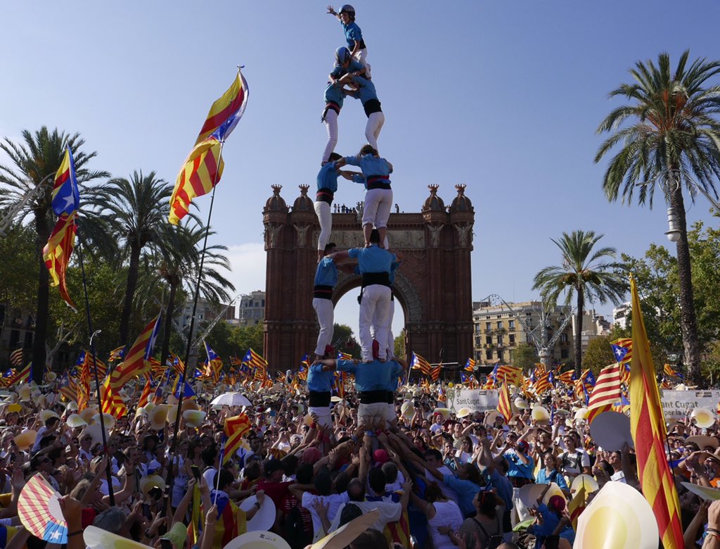 CDTerrassa's tweet photo. Diada Nacional de Catalunya:2p4,3d7,p5
Castellers de Terrassa #apunt #somcdt #catalunya #tram38 #terrassa #vallesocc https://t.co/2M5rNUxHIz