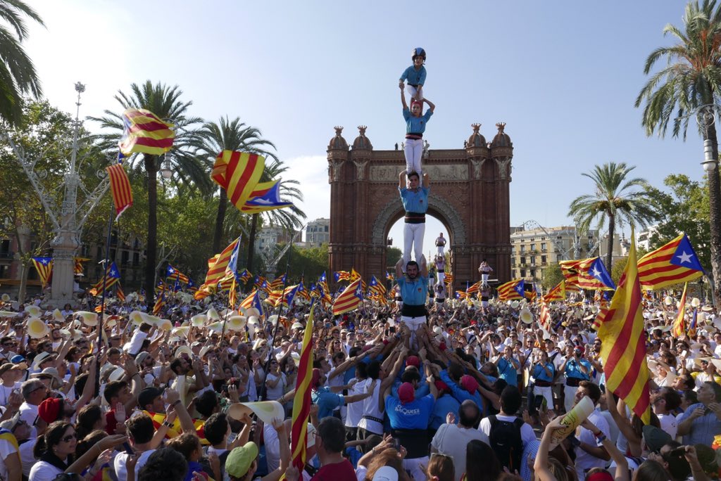 CDTerrassa's tweet photo. Diada Nacional de Catalunya:2p4,3d7,p5
Castellers de Terrassa #apunt #somcdt #catalunya #tram38 #terrassa #vallesocc https://t.co/2M5rNUxHIz