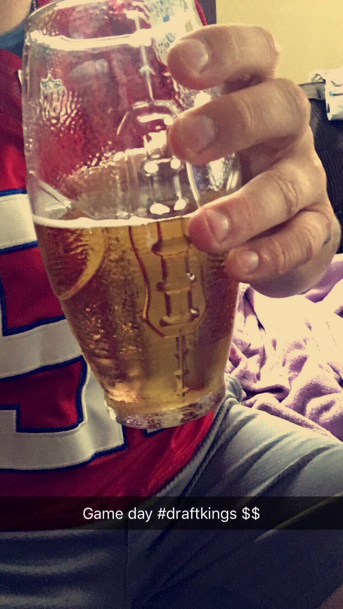 the_Dollabills's tweet photo. #gameday baby! #DraftKings #nfl #money #beer #footballglass lets make that $$$$ https://t.co/b9ExLhopui