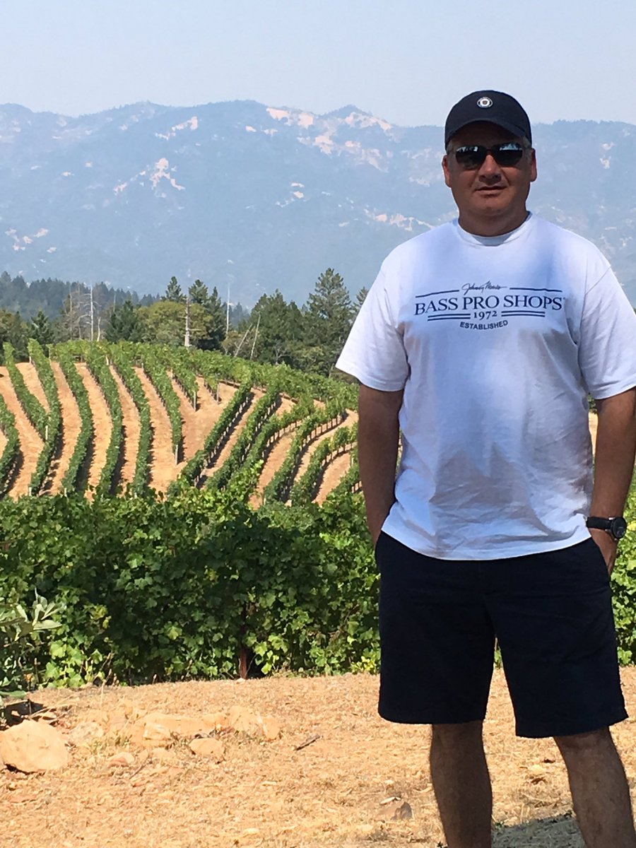 SpMontenegro's tweet photo. Disfrutando unos días en Napa Valley con mi gran amigo!!! https://t.co/98iuHwpu3R