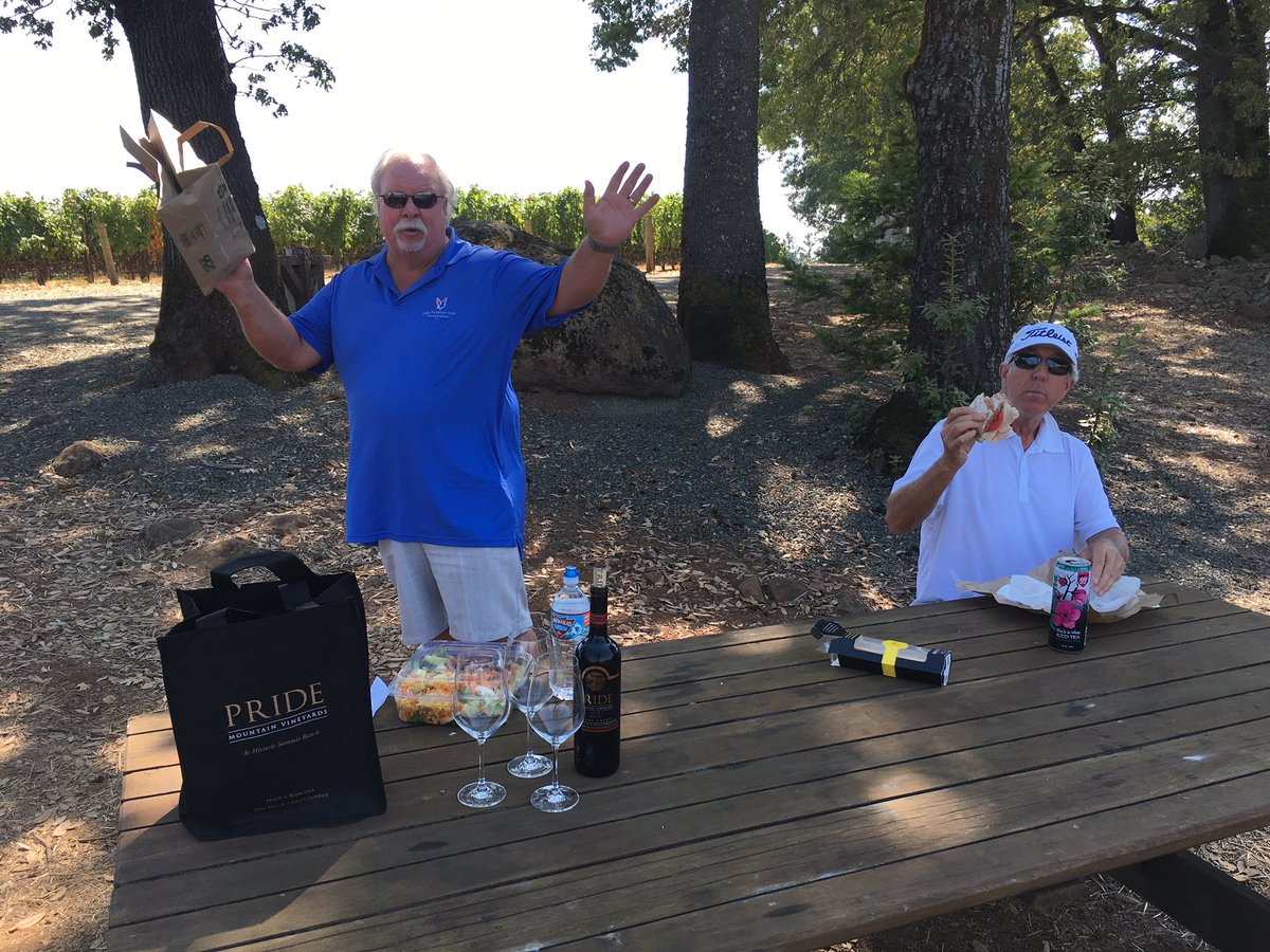 SpMontenegro's tweet photo. Disfrutando unos días en Napa Valley con mi gran amigo!!! https://t.co/98iuHwpu3R