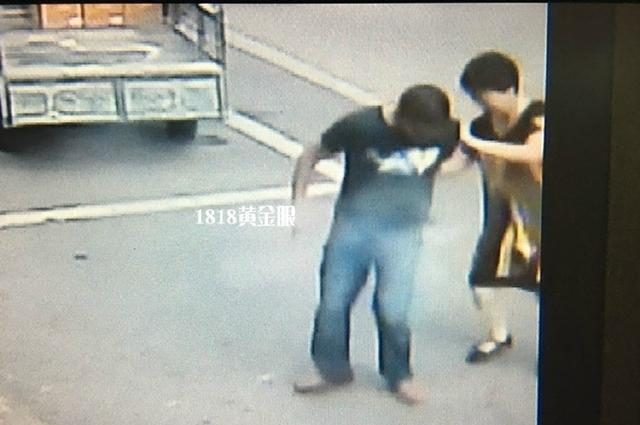 TechFission's tweet photo. Xiaomi Mi 4C catches fire and leaves third degree burns on Chinese man, after he returns from fruit shopping. https://t.co/1rHLv3J5lP