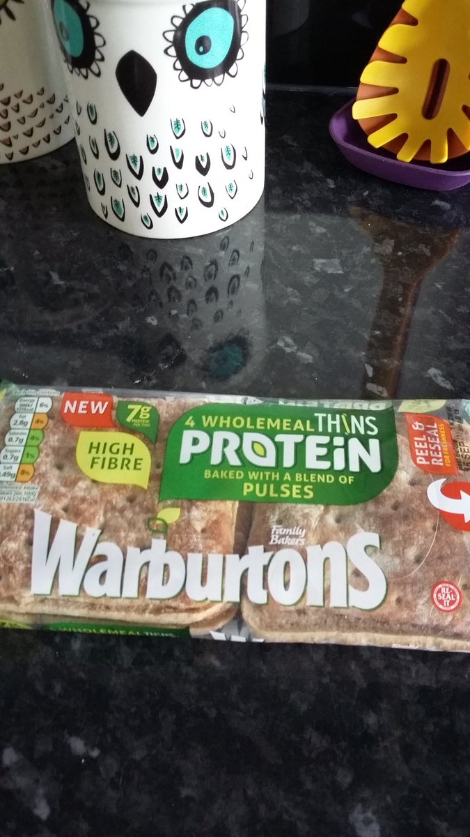 RachB_'s tweet photo. Hello @Warburtons bought these today @asda and only 3 in the packet not 4. #emptylunchbox https://t.co/xd95cNMY3y