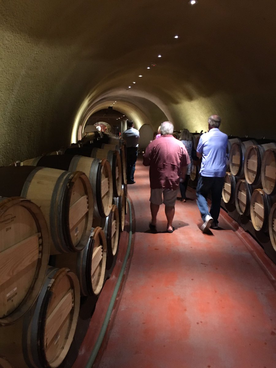 SpMontenegro's tweet photo. Tomando muy buenos vinos !! https://t.co/8gizQNzmFt