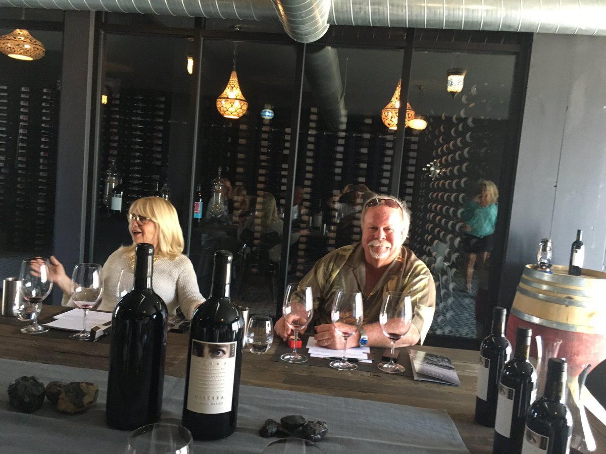 SpMontenegro's tweet photo. Tomando muy buenos vinos !! https://t.co/8gizQNzmFt