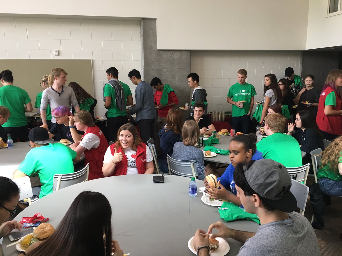 l_s_tweets's tweet photo. Frontenac BBQ is hopping before #restalks @CarletonRes https://t.co/dEtesGu7y2