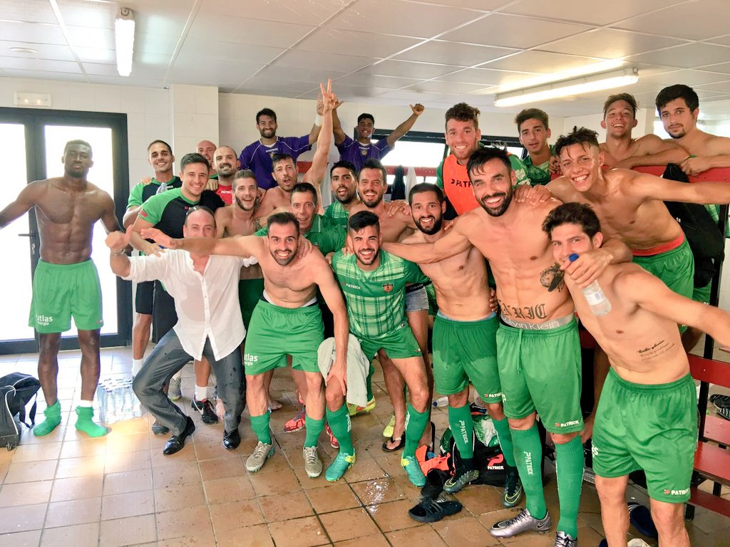 ue_cornella's tweet photo. Així acaba una setmana perfecta. Premi a l'esforç i al sacrifici de tot el grup. Seguim! https://t.co/bvEzD7erz6