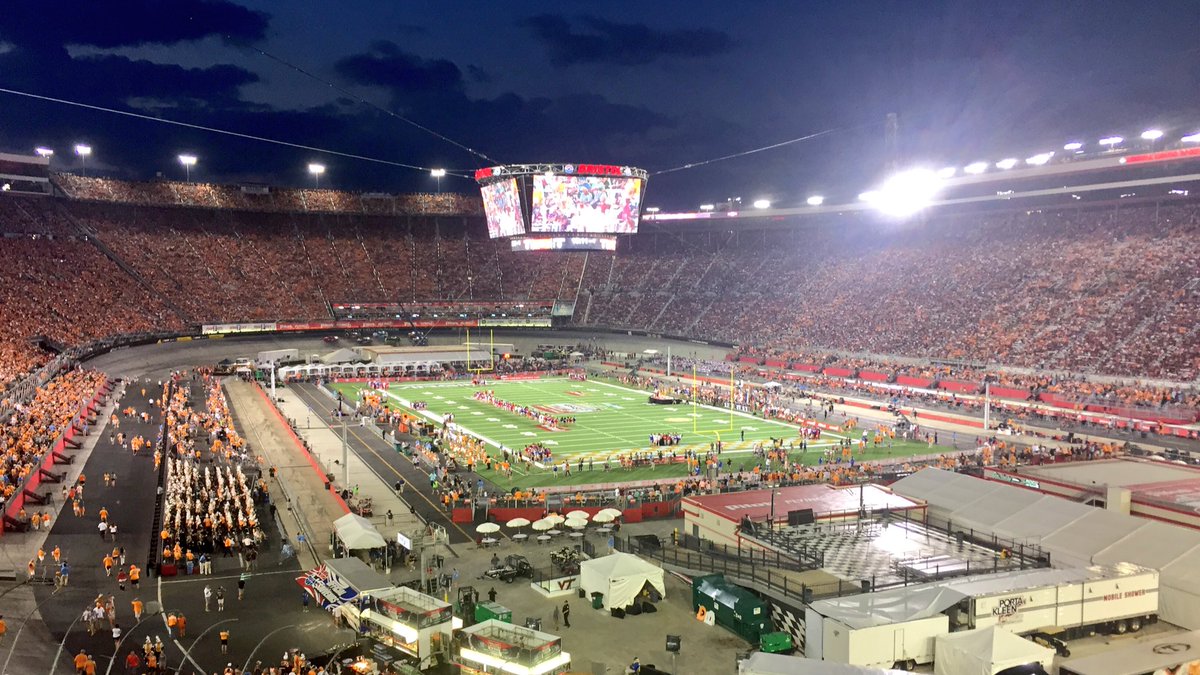 brittneyisright's tweet photo. Do you even sport if you didn't survive the #BattleAtBristol? #GoVols @SR_LaMunion @JessGreene23 #AndRob https://t.co/CTWy7iVqkQ