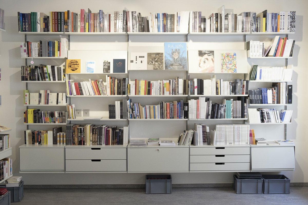 artmapbookstore's tweet photo. 🎈 Slavnostní otevření našeho nového #knihkupectví v Praze už toto #pondělí 12. 9.
+ https://t.co/rEj9i4qdW2 https://t.co/ZIkzOSo0w1