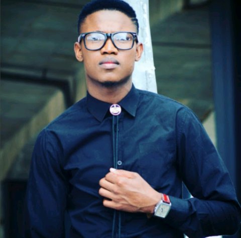 Jordie_rr's tweet photo. #BringBackThami #WaitButThamiIsBack😂  #TeamFreshMilk #1000FireFlameEmojis #HotLineBling #IdolsSA  @ThamiShobede 😭😭🔥🔥 https://t.co/5Sk9DP3ZNB