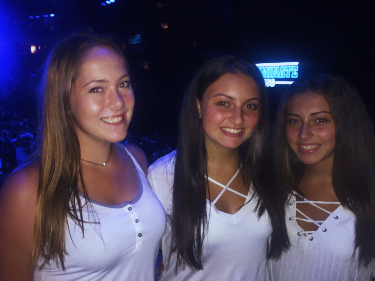 amandascalisi's tweet photo. thank you so much @awesomenesstv for the shawn tickets we had an amazing time!!!π #IlluminateMSG #ATVSquad https://t.co/GRaf9qICgr