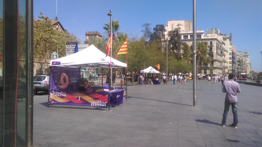 Candeliano's tweet photo. El #11S de @Societatcc en el centro de Barcelona. La Cataluña de todos. https://t.co/K5l4M7Qbna
