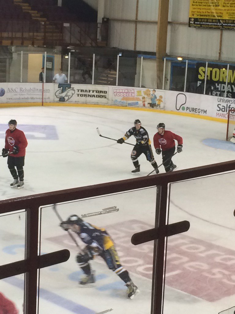 riddlesbar's tweet photo. Here supporting our local hockey team @AltyAces who will be heading back for a drink with us after the match https://t.co/LfKaJd1eeZ